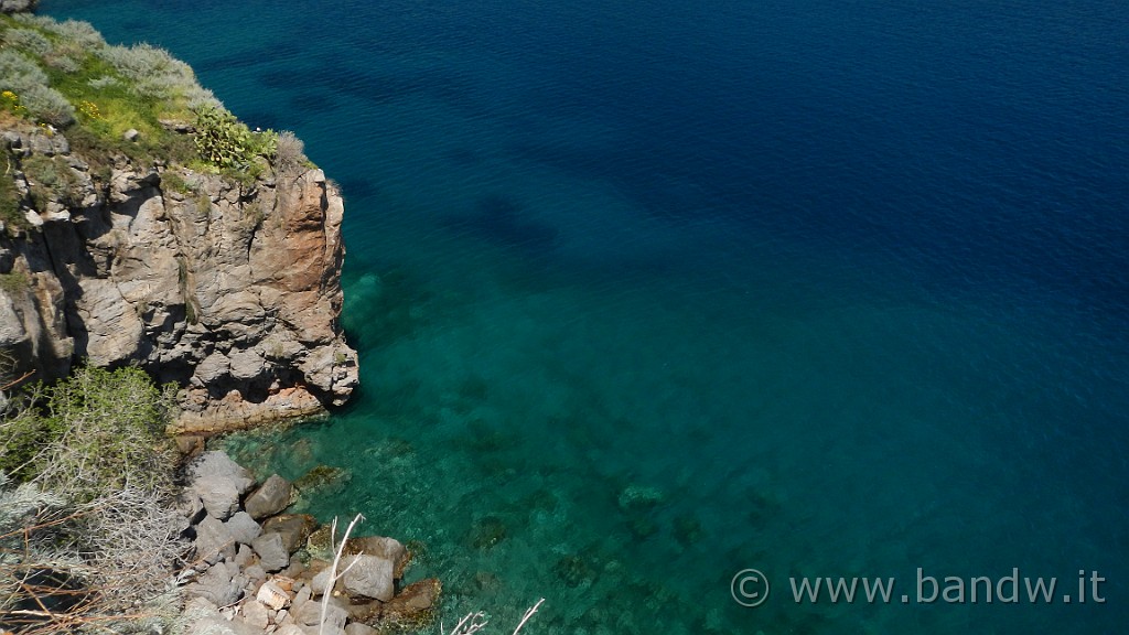 DSCN8691.JPG - Il mare di Lipari visto dal Castello